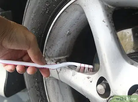 Image intitulée Remove Brake Dust from Aluminum Wheels Step 7