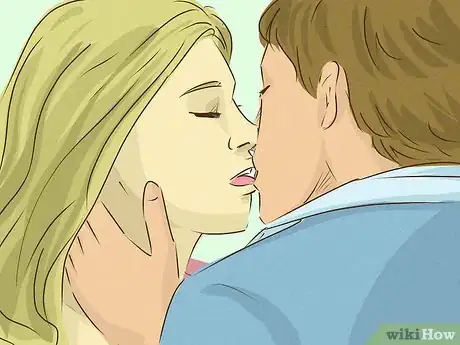 Image intitulée Have a First Kiss Step 12