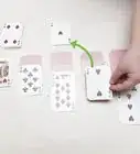 placer les cartes pour jouer au solitaire