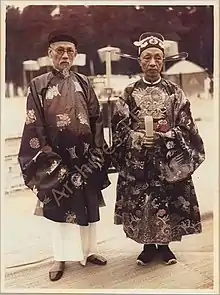 Mandarin (left) in the traditional Áo tấc and mandarin (right) in the imperial court dress.
