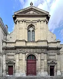 The south facade; lower portion originally belonging to another church demolished in 1863