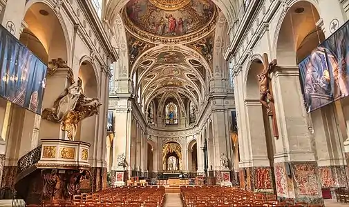 The nave, with pulpit at left, and choir beyond