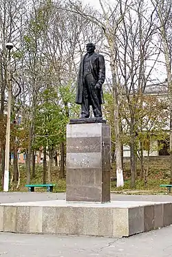 Monument to Lenin in Dolinsk