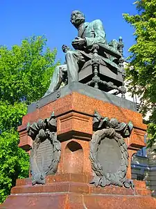 Monument to Nikolay Pirogov (1897)