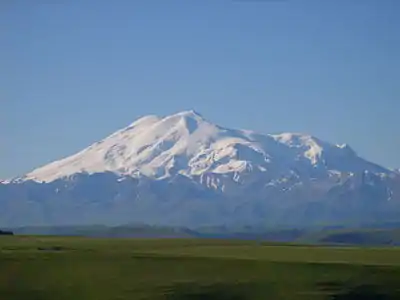 View to Mount Elbrus from pass Gumbashi (with zoom)