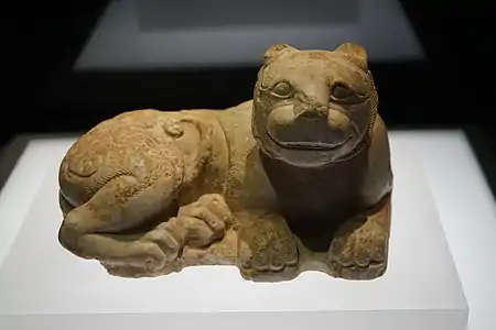 Leopard-shaped stone weight