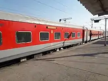 11054 Azamgarh–Mumbai LTT Weekly Express – AC 2 tier