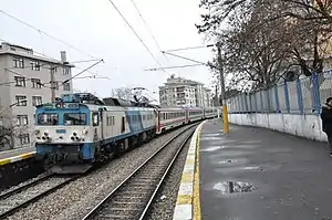 An unidentified E43000 leads the Boğaziçi Express through Kartal station.