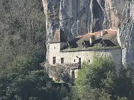 Part-underground house in Saint-Sulpice