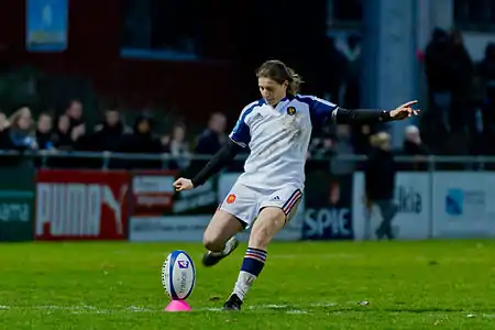 Christelle Le Duff kicking a penalty during France-Italy of the Women 6 nations 2014.