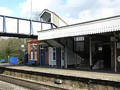 The old footbridge and stairs on platform 4; bridge and stairs since demolished