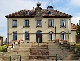 The town hall in Tavey