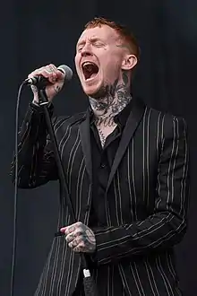 Frank Carter performing in 2017.