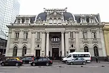 Central Post Office of Santiago, a building in the Beaux-Arts style, after its remodeling in 1908 by Ramón Feherman.