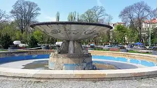 The Zodiac Fountain guards the parc entrance