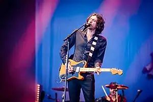 Gary Lightbody performing