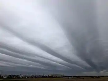 An altostratus radiatus cloud showing the characteristic parallel lines of cloud.