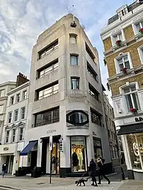 Vertical mouldings - Greybrook House (Brook Street no. 28), London, by Sir John Burnet & Partners, 1928-1929