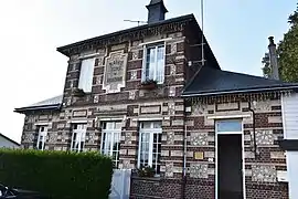 The town hall in Fongueusemare