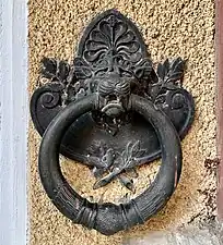 Greek Revival cartouche of a horse tie ring of the Adina and Emil Costinescu House (Strada Polonă no. 4), Bucharest, by Ion D. Berindey, 1911-1915