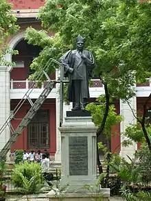 Statue of the A. L. Mudaliar near Senate House