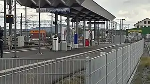 Canopy-covered island platform