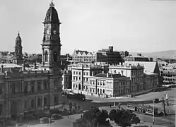 1950. Looking NE from Victoria Sq with the GPO and Treasury buildings in the foreground