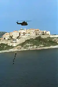 Legionnaires roping from a Puma over Calvi.