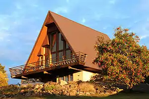 An A-frame house, the simplest framing but long rafters are needed.