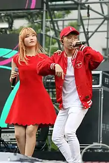 L-R: Lee Su-hyun, Lee Chan-hyukAKMU at the Ipselenti Korea University Campus Festival in 2016