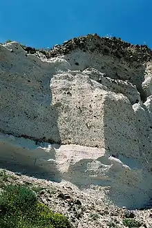 Two layers of pumice, first major phase of the Late-Bronze-Age volcano eruption (~ 1500 BC), southern part of the Caldera island Thera/Santorini.The lower layer is finer, almost white and without intrusions..