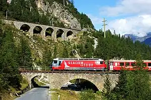 A Rhaetian Railway train amidst the spiral tunnels