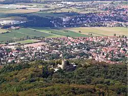 The town of Alsbach-Hähnlein and Alsbach Castle seen from Melibokus hill