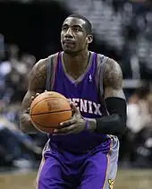 Amar'e Stoudemire preparing to shoot a free throw