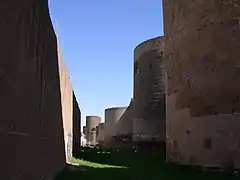 Ani, Stadtmauer