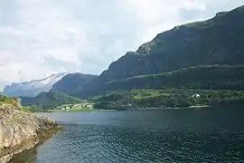 Gjelsvik by Førdefjorden