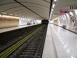 Akropoli station platforms