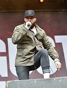 Luhrs performing with August Burns Red in 2017