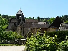 The church and surroundings in Auriac-du-Périgord