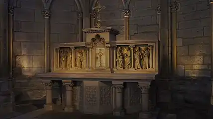 The retable and altar in the axial chapel