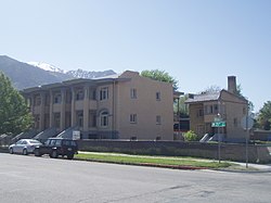 Avon Apartments