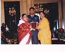 Usha Priyamvada (r) receiving Padmabhushan Moturi Satyanarayan Award from Pratibha Patil (2009)