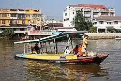 Ferry across Pa Sak River from Chao Phrom Market to Ayutthaya railway station (inside Ayutthaya Island to outside Ayutthaya Island)