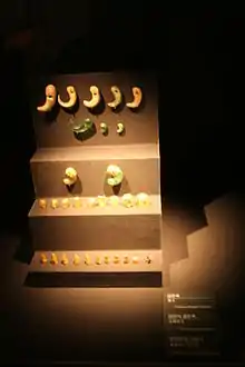 Comma-shaped beads, known as gogok found in the tomb.