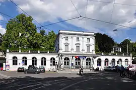 The frontage of the station seen from Stadelhofen square