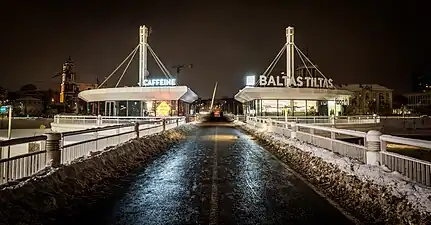 Café on the bridge in December 2022