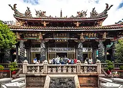 view of the inner courtyard of Lungshan Temple in 2023