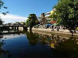 Khlong Phadung Krung Kasem in the Khlong Maha Nak sub-district, Pom Prap Sattru Phai district, the opposite side is Mahanak Market in Si Yaek Maha Nak area.