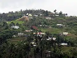Houses on a mountainside in Gato