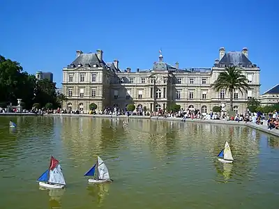 Model sailboats on the Grand Bassin, similar to those found in the Tuileries Garden